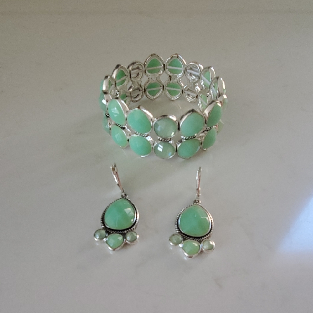 Bracelet and earring set